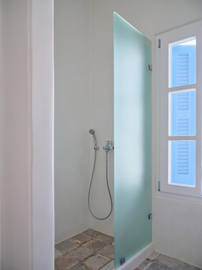 Retreat - The Door * Parikia (Paros)